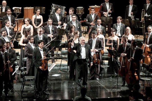 Maestro João Carlos Martins e orquestra