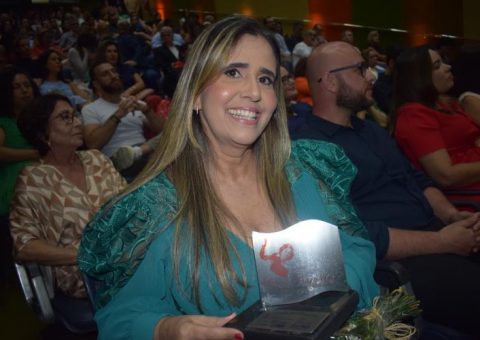 Chefe de gabinete do presidente do TCE/AL recebe prêmio Selma Bandeira