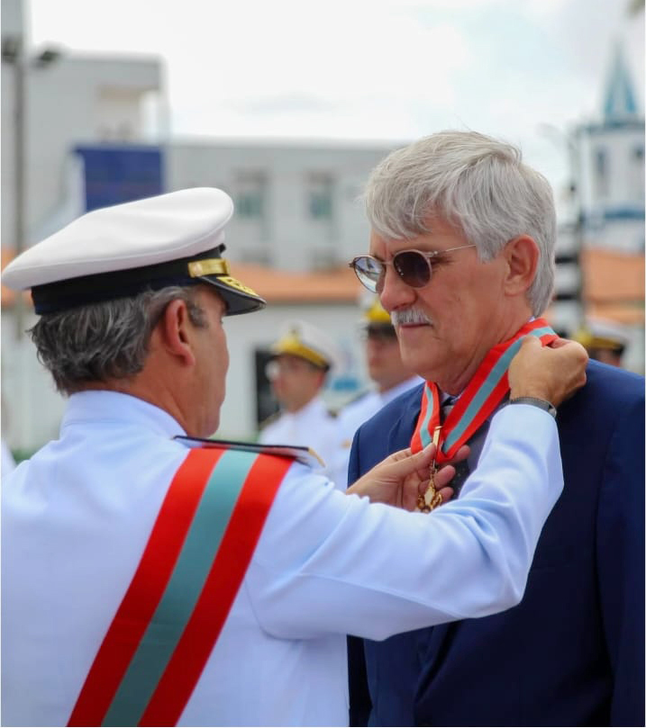 Paulo Hansen, presidente da Soamar/AL, é homenageado com a medalha da Ordem do Mérito Naval