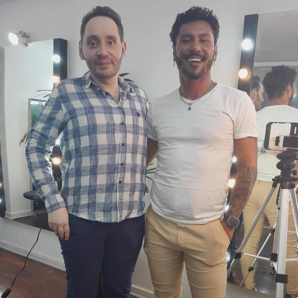 "A Pauta", apresentado por Thiago de Moraes entrevista o hair stylist Marcos Gaspar sobre visagismo