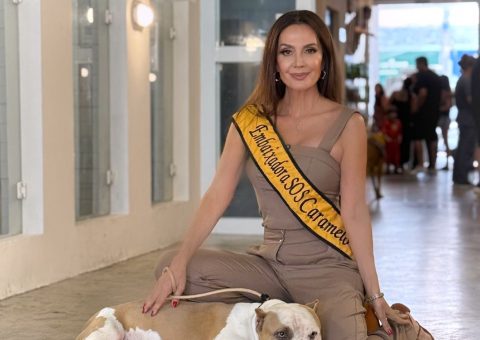 Claudia Métne embaixadora de São Paulo da Ong SOS Caramelo visita os animais para a doação